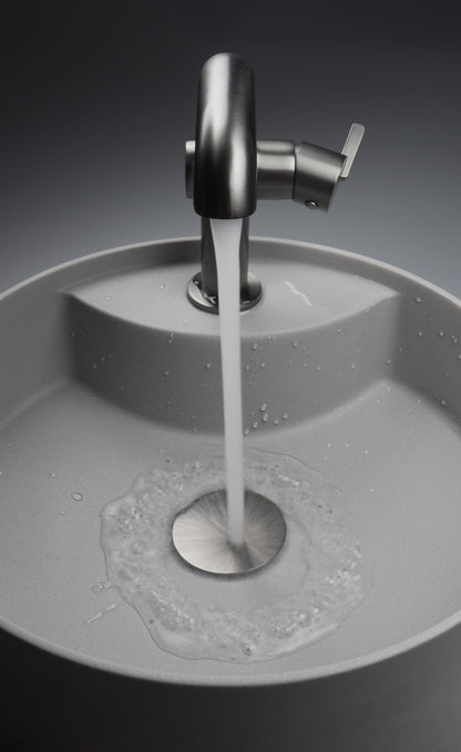 Plug for sink, or bidet, with metal sleeve - universal