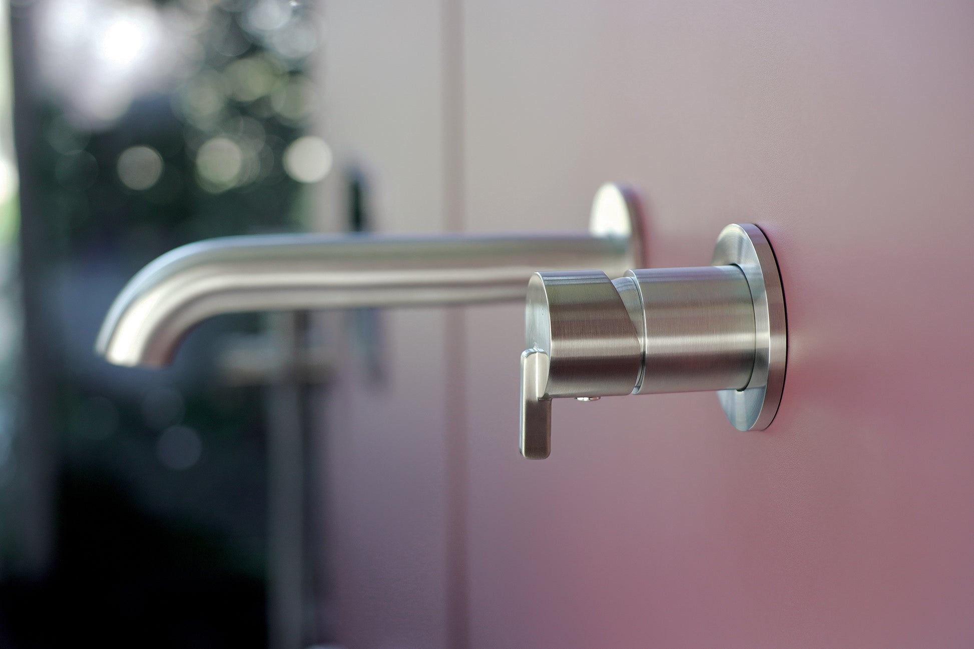 Washbasin tap, concealed