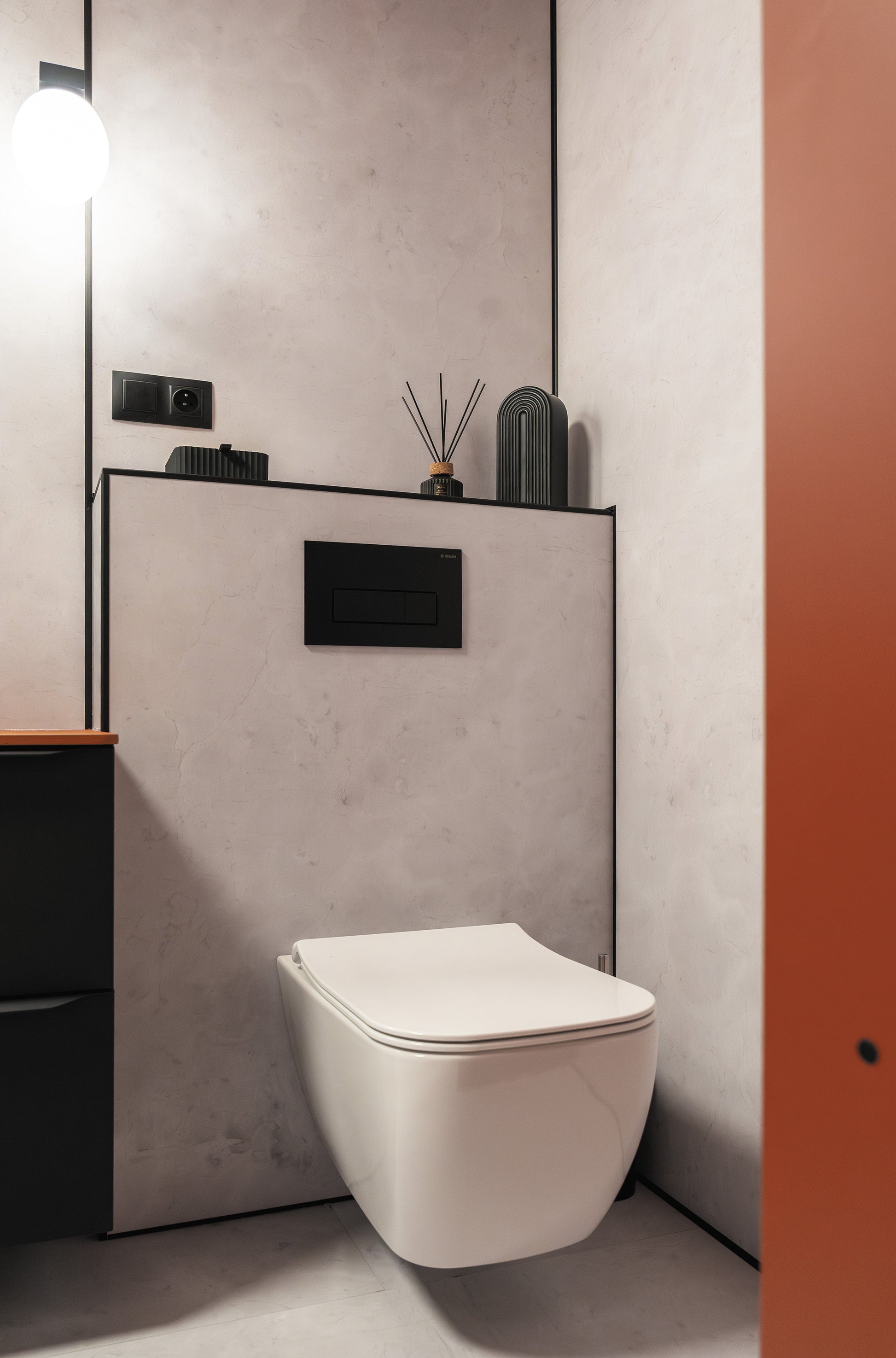 Toilet bowl, with seat, rimless