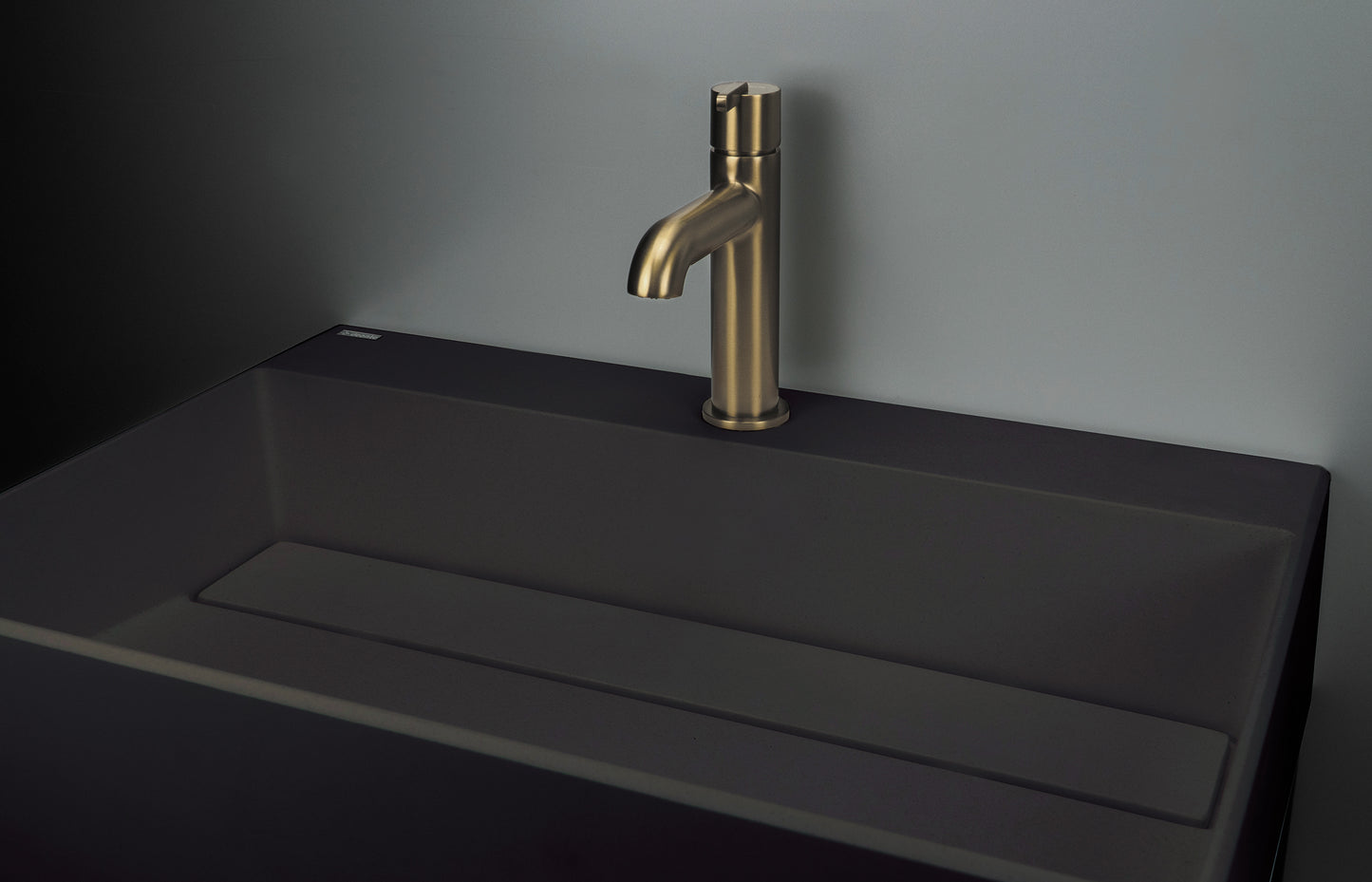 Granite washbasin, countertop, with tap shelf - with cover plate
