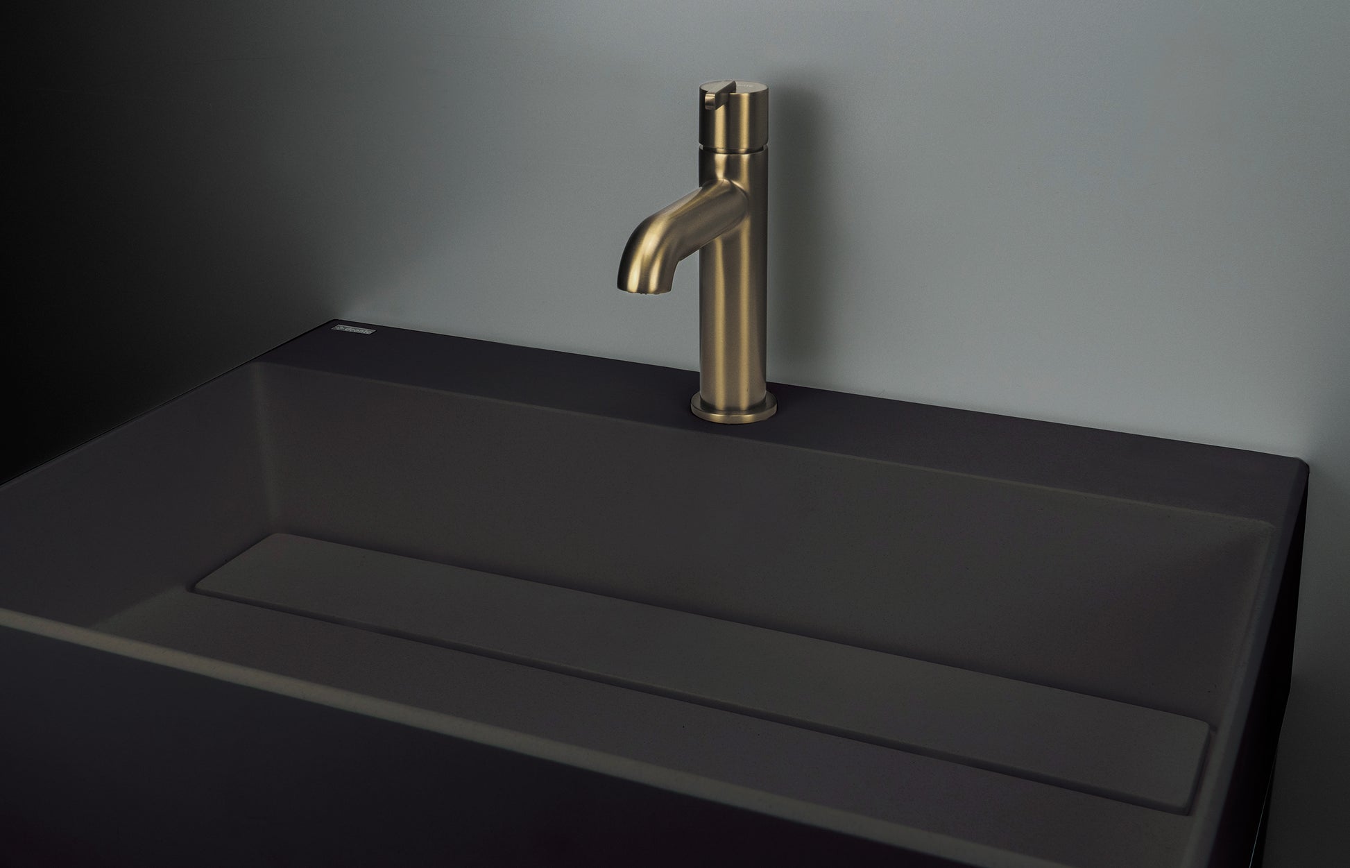 Granite washbasin, countertop, with tap shelf - with cover plate