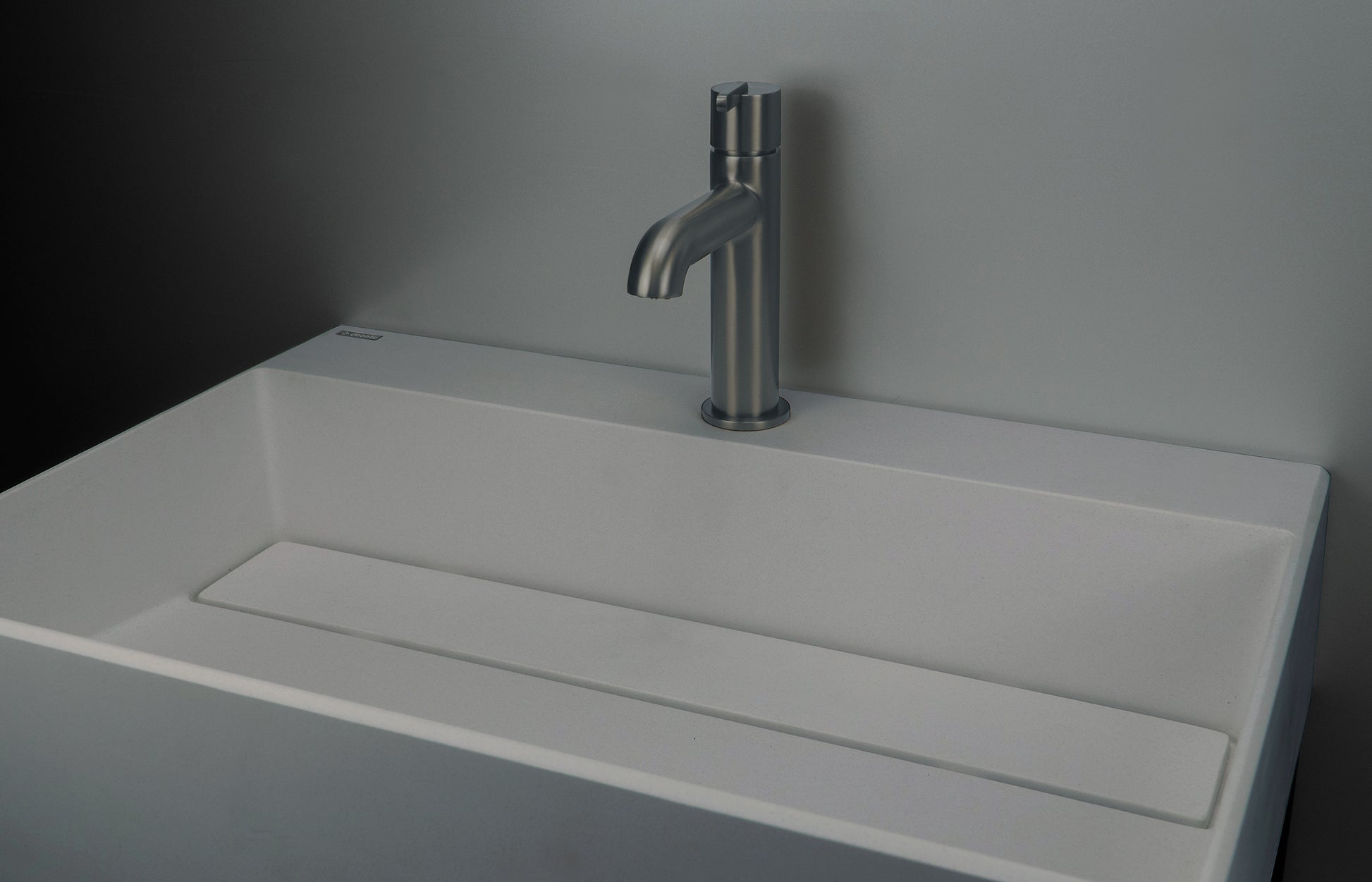 Granite washbasin, countertop, with tap shelf - with cover plate
