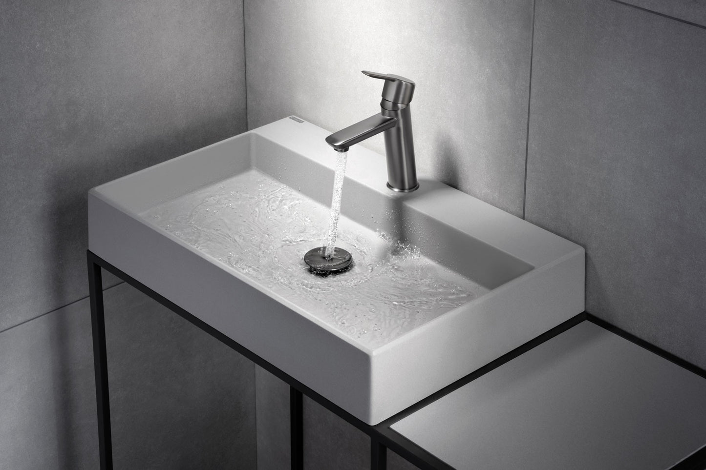 Plug for sink, or bidet, with metal sleeve - universal