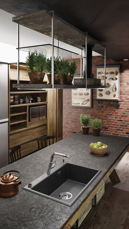 Kitchen tap, with pull-out spout