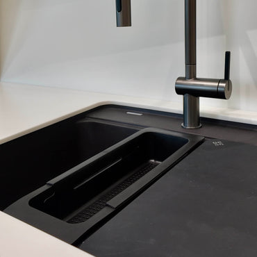 Extendable basket, for sink