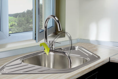 Kitchen tap, with foldable spout