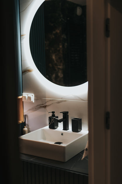 Ceramic washbasin, countertop/wall-mounted, with tap shelf - 50x50 cm