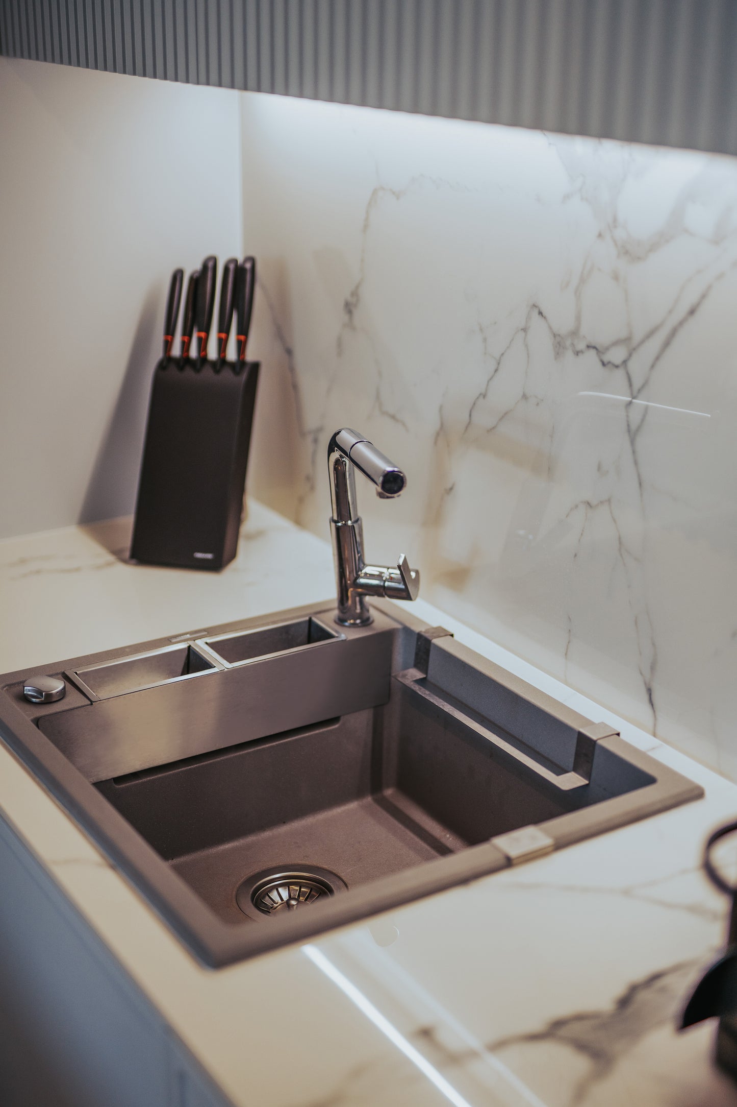 Magnetic granite sink, 1-bowl